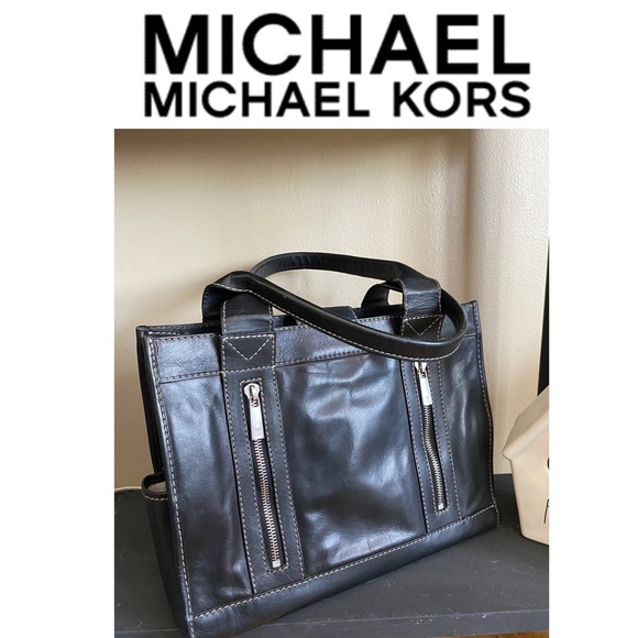 Michael Kors Handbags - Michael Kors Vintagee Vlack Leather 2-Handle Bag with Plenty of Storage EUC